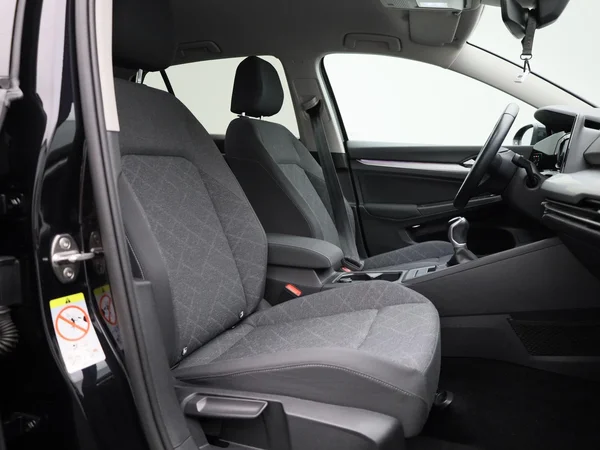 Volkswagen Golf (2021) — foto 27 van 40