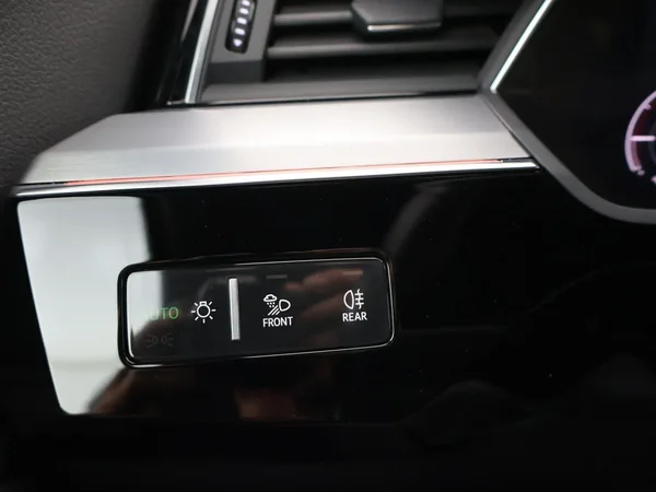 Audi e-tron (2021) — foto 13 van 29