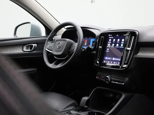 Volvo XC40 (2024) — foto 35 van 48