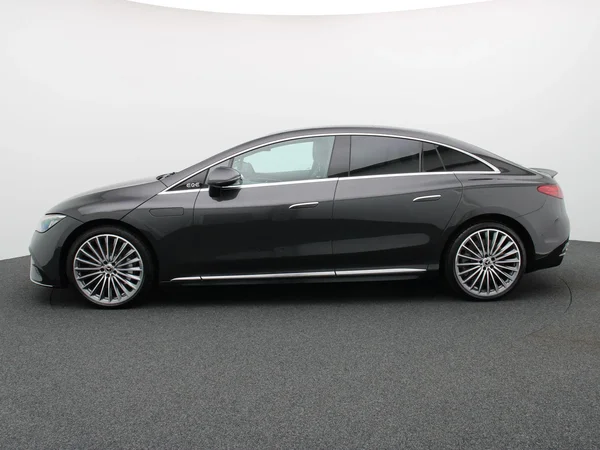 Mercedes-Benz EQE (2025) — foto 19 van 24