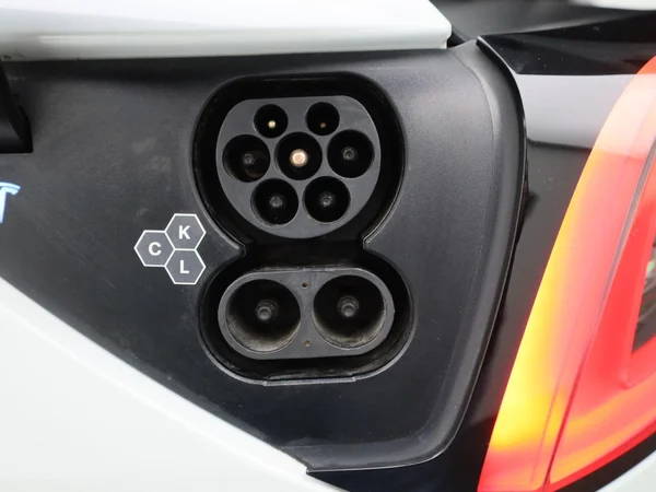 Tesla Model 3 (2023) — foto 8 van 42
