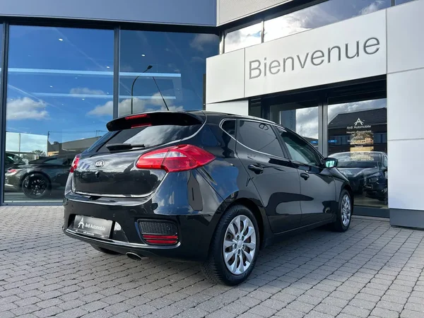 Kia Ceed (2016) — foto 14 van 19