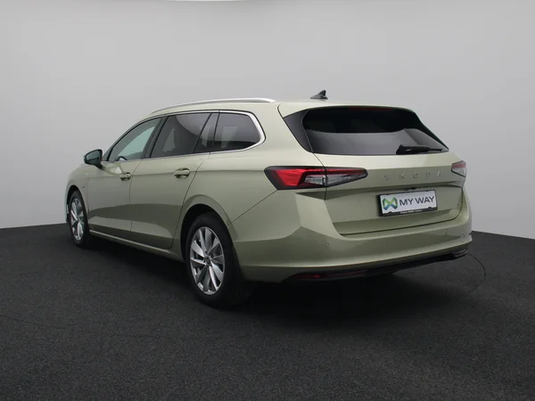 SKODA Superb Combi PHEV (2025) — foto 3 van 17