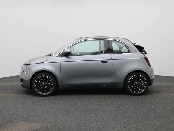 Fiat 500e (2023) — foto 35 van 39