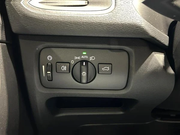 VOLVO V40 (2019) — foto 22 van 31