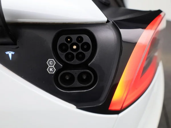 Tesla Model 3 (2022) — foto 6 van 40