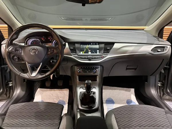 Opel Astra (2021) — foto 23 van 23