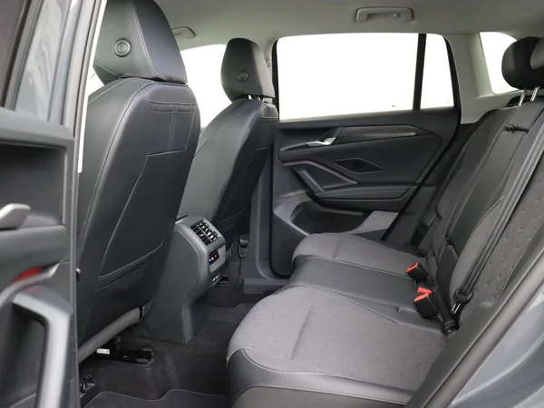 VOLKSWAGEN Tiguan (2025) — foto 18 van 19