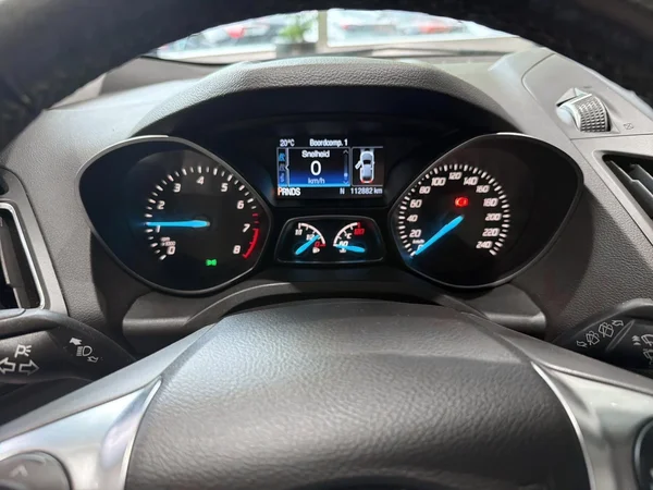 Ford Kuga (2016) — foto 3 van 15