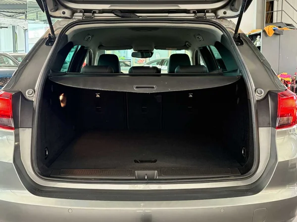 Opel Astra Sports Tourer (2021) — foto 13 van 18