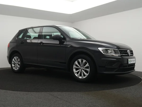 VOLKSWAGEN Tiguan (2019) — foto 18 van 25
