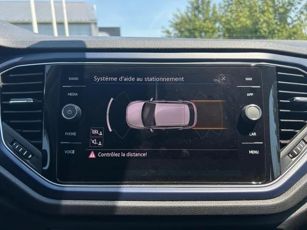 VOLKSWAGEN T-Roc (2021) — foto 13 van 31