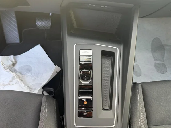 VOLKSWAGEN Golf VIII SW (2025) — foto 7 van 19