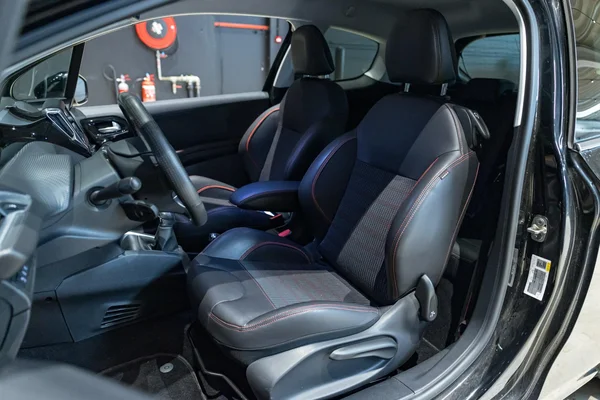 Peugeot 208 (2017) — foto 5 van 33