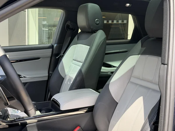 Land Rover Range Rover Evoque (2023) — foto 18 van 22