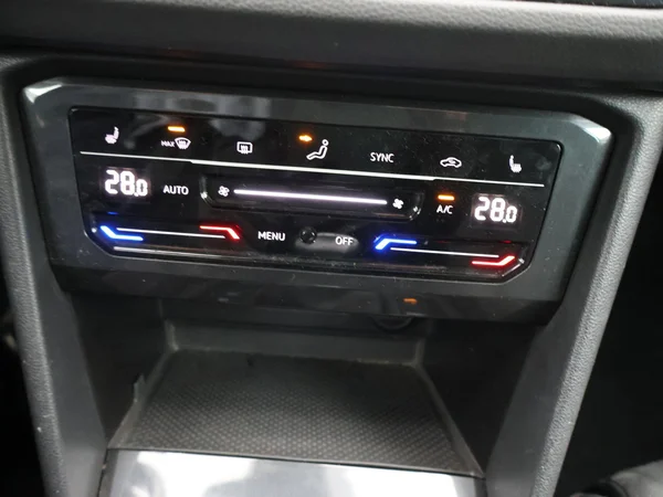 VOLKSWAGEN Tiguan (2022) — foto 11 van 24
