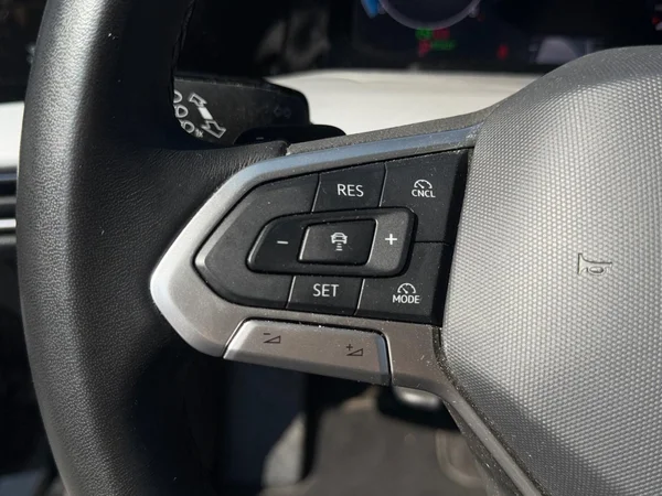 VOLKSWAGEN Golf VIII SW (2024) — foto 2 van 20