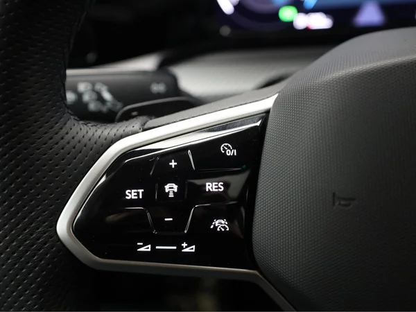 VOLKSWAGEN Golf VIII (2024) — foto 8 van 23