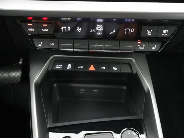 Audi A3 (2022) — foto 8 van 27