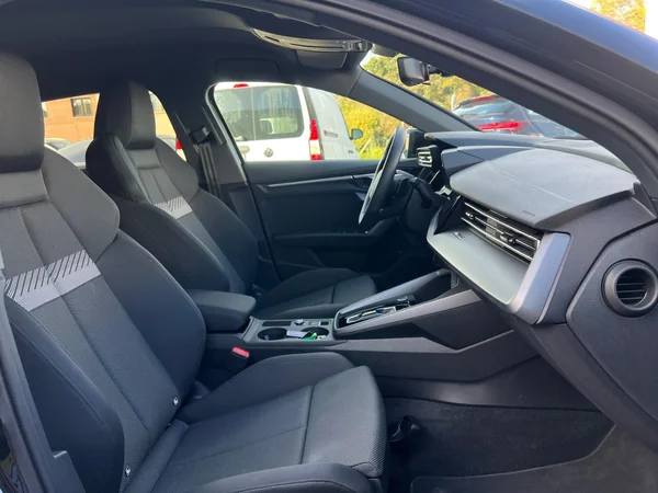 AUDI A3 Allstreet PHEV (2025) — foto 13 van 24