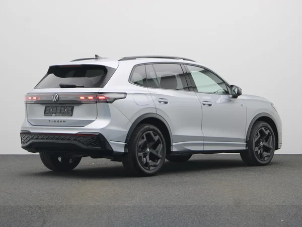 VOLKSWAGEN Tiguan (2025) — foto 12 van 24