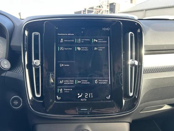 VOLVO XC40 (2018) — foto 13 van 32