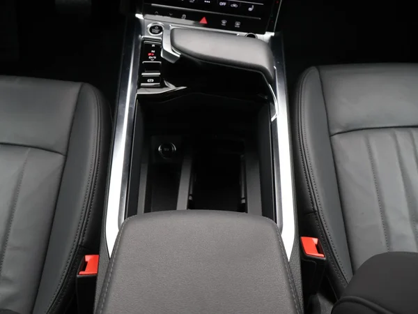 Audi e-tron (2022) — foto 6 van 27