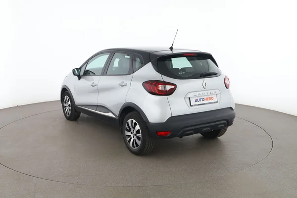 Renault Captur (2018) — foto 10 van 16