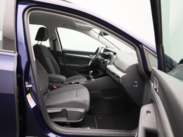 Volkswagen Golf (2021) — foto 31 van 43