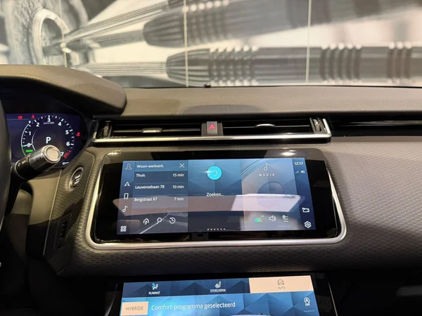 Land Rover Range Rover Velar (2021) — foto 7 van 28