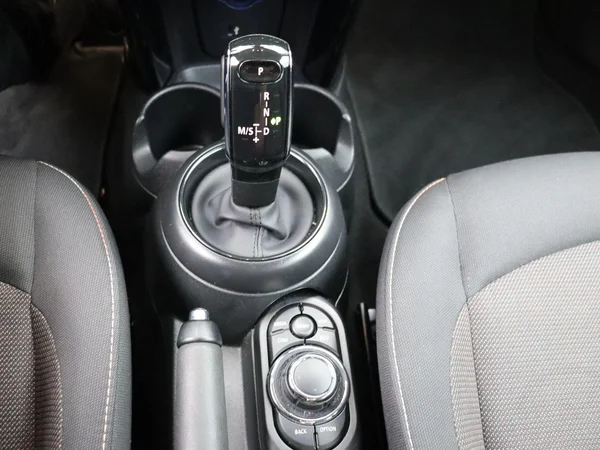 MINI Cooper (2024) — foto 8 van 23