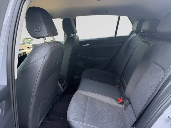 VOLKSWAGEN Golf VIII (2026) — foto 4 van 16