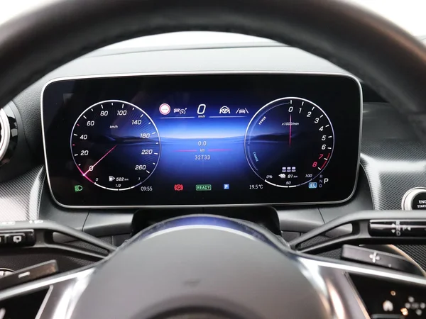 Mercedes-Benz GLC (2025) — foto 7 van 30
