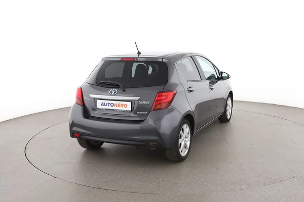 Toyota Yaris (2015) — foto 12 van 16