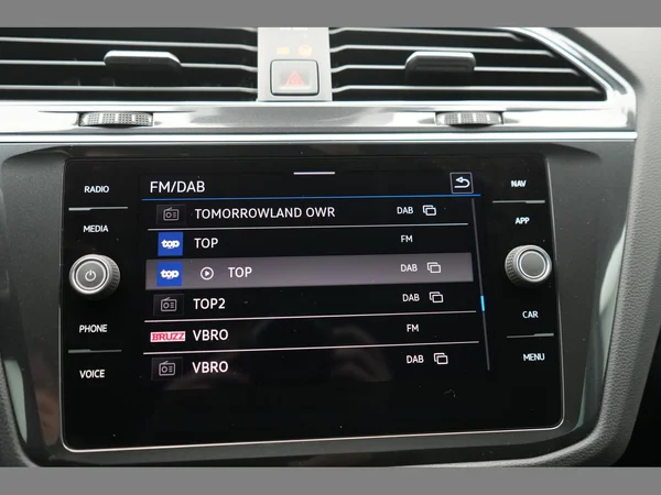 VOLKSWAGEN Tiguan (2021) — foto 13 van 28