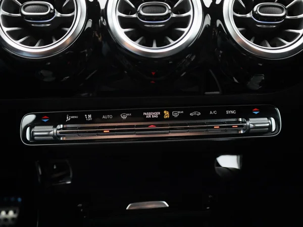 Mercedes-Benz CLA (2025) — foto 9 van 40