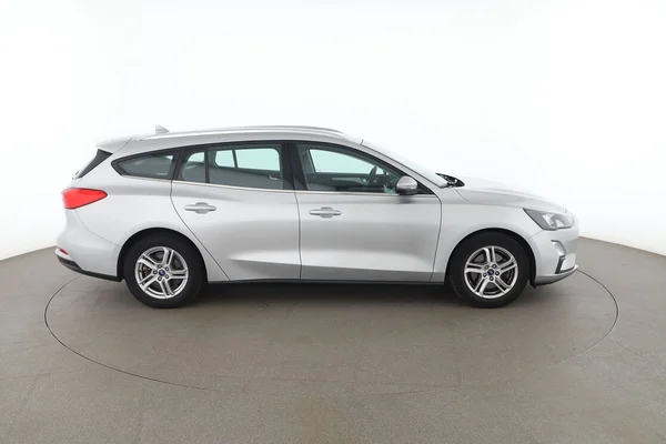 Ford Focus (2020) — foto 13 van 16