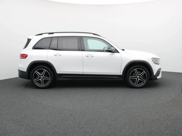Mercedes-Benz GLB (2021) — foto 24 van 27