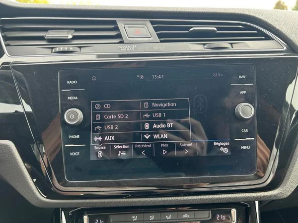 VOLKSWAGEN Touran (2020) — foto 10 van 33