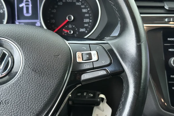 Volkswagen Tiguan (2018) — foto 8 van 22