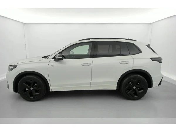VOLKSWAGEN Tiguan (2025) — foto 28 van 33