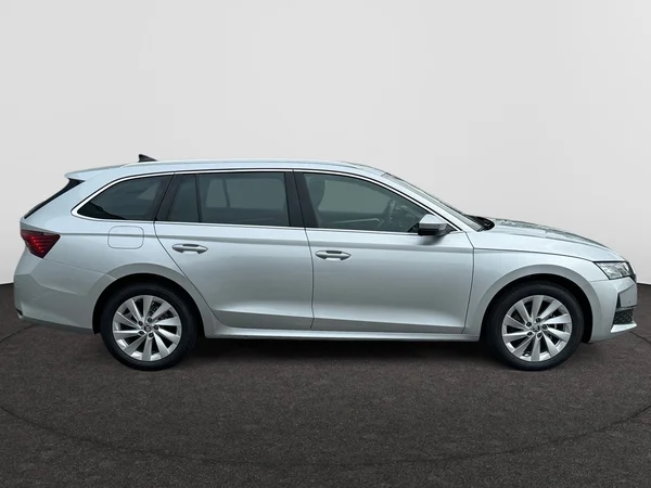 SKODA Octavia Combi (2024) — foto 15 van 18