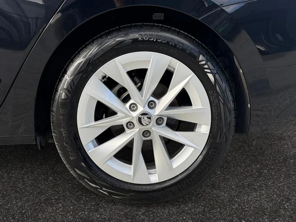 SKODA Octavia Combi (2024) — foto 17 van 23