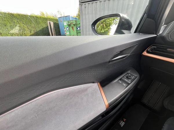 CUPRA Born (2025) — foto 8 van 24