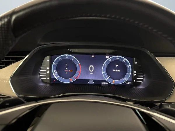 SKODA Octavia Combi (2023) — foto 8 van 17