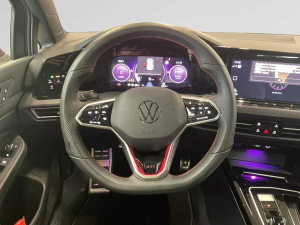 VOLKSWAGEN Golf VIII GTI (2024) — foto 3 van 20