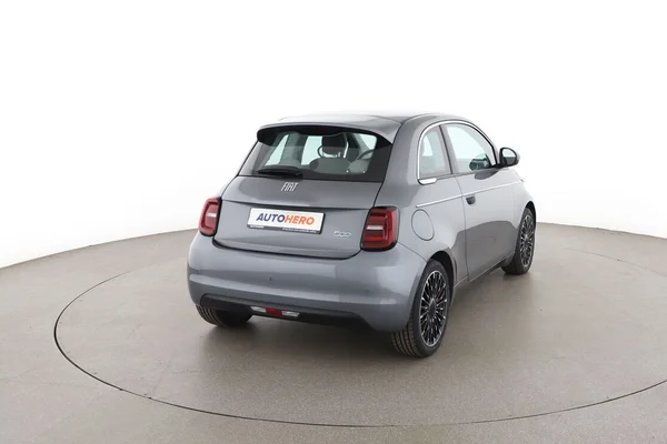 Fiat 500e (2022) — foto 12 van 16