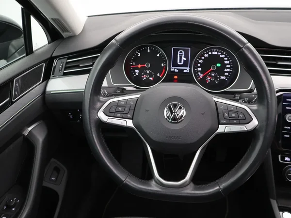 Volkswagen Passat (2020) — foto 6 van 33