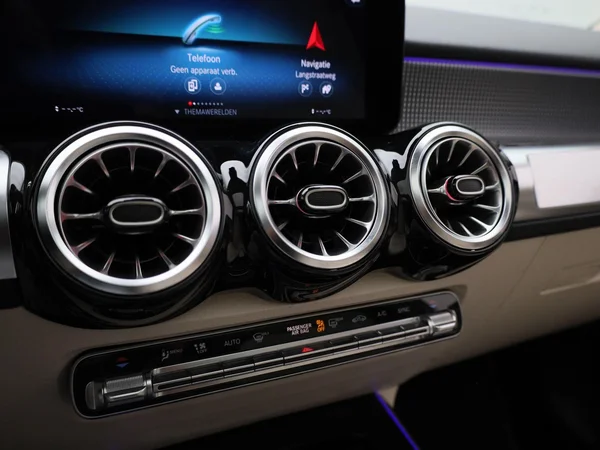 Mercedes-Benz GLB (2021) — foto 21 van 45