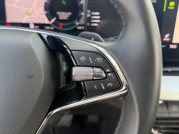 SKODA Octavia Combi (2024) — foto 6 van 23
